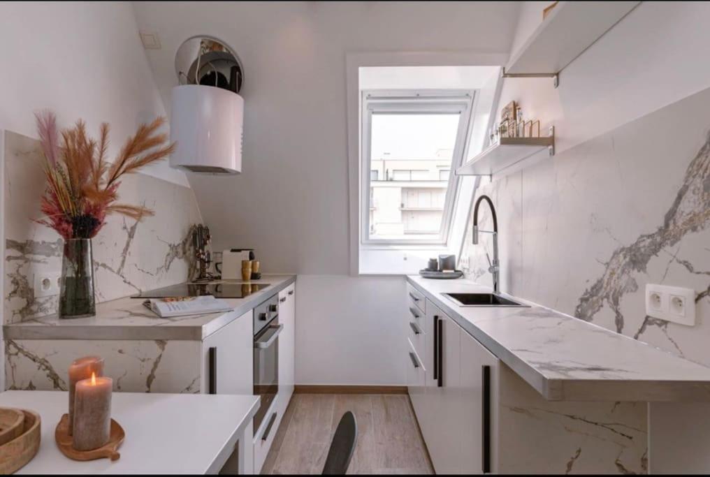Moderne Studio นิวว์ปอร์ท ภายนอก รูปภาพ
